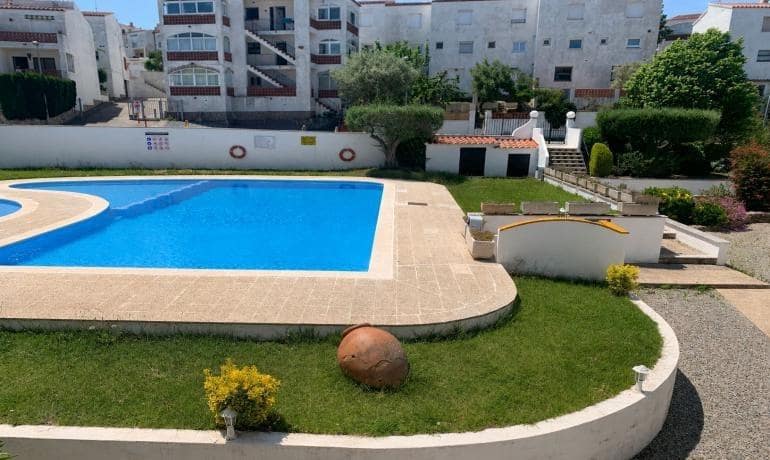 1 bedroom Apartment for sale in Roses with pool - € 145,000 (Ref: 9851695)