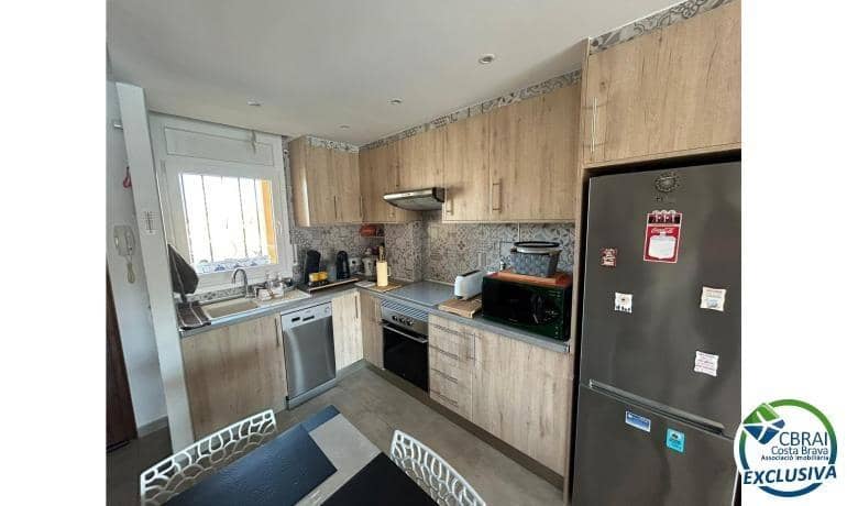3 soveværelse Byhus til salg i Empuriabrava med garage - € 379.000 (Ref: 9855380)