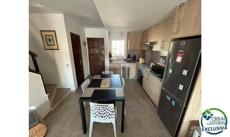 3 soveværelse Byhus til salg i Empuriabrava med garage - € 379.000 (Ref: 9855380)