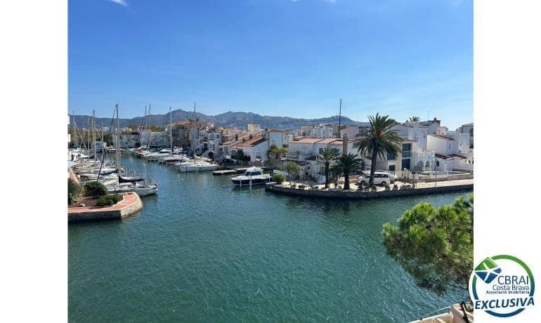 3 soveværelse Byhus til salg i Empuriabrava med garage - € 379.000 (Ref: 9855380)
