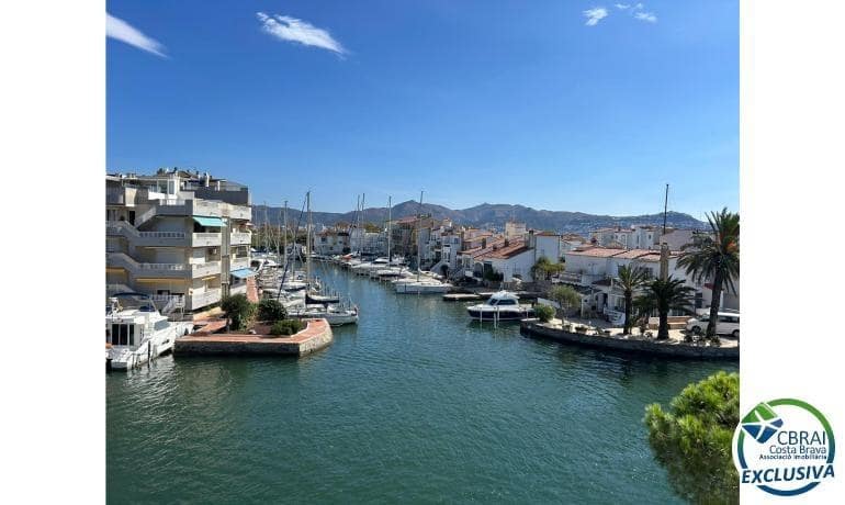 3 soveværelse Byhus til salg i Empuriabrava med garage - € 379.000 (Ref: 9855380)