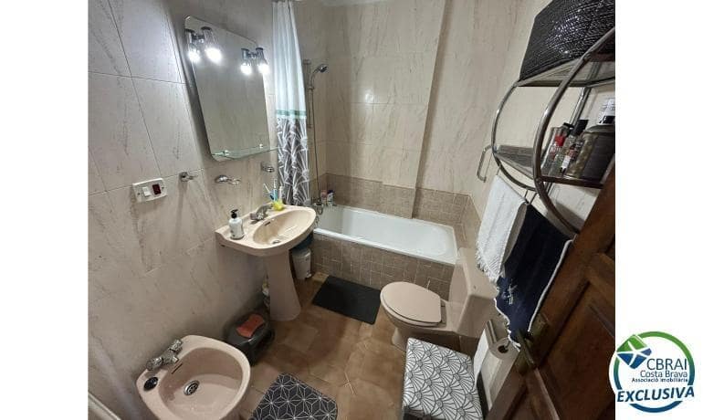 3 soveværelse Byhus til salg i Empuriabrava med garage - € 379.000 (Ref: 9855380)
