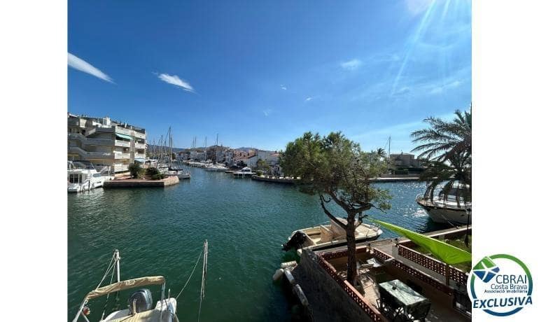 3 soveværelse Byhus til salg i Empuriabrava med garage - € 379.000 (Ref: 9855380)