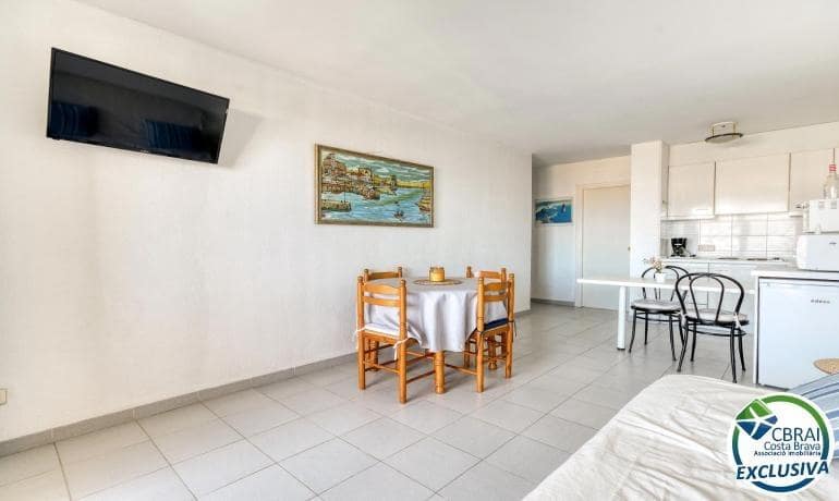 2 bedroom Apartment for sale in Roses - € 260,000 (Ref: 9860044)