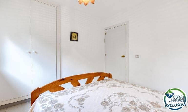 2 bedroom Apartment for sale in Roses - € 260,000 (Ref: 9860044)