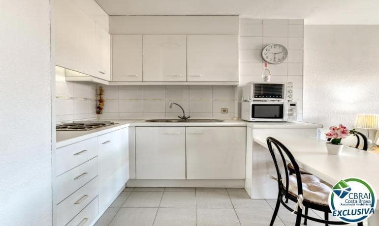 2 bedroom Apartment for sale in Roses - € 260,000 (Ref: 9860044)
