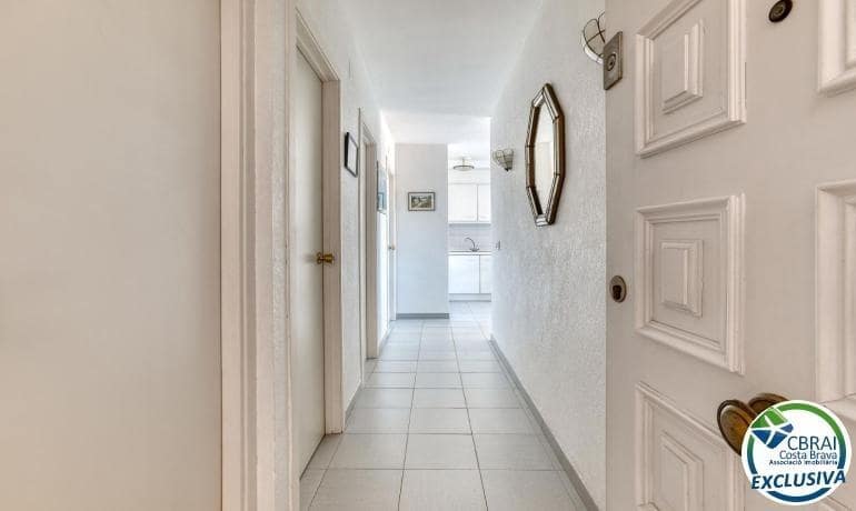 2 bedroom Apartment for sale in Roses - € 260,000 (Ref: 9860044)