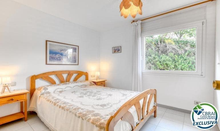 2 bedroom Apartment for sale in Roses - € 260,000 (Ref: 9860044)