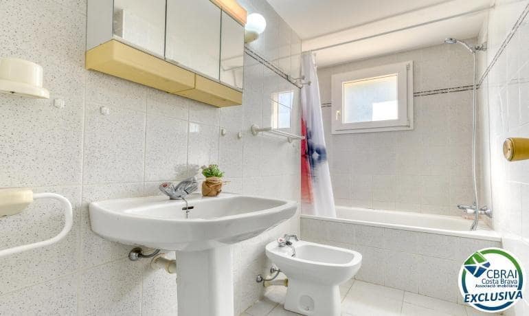 2 bedroom Apartment for sale in Roses - € 260,000 (Ref: 9860044)