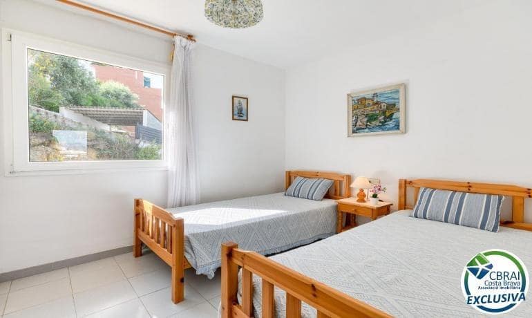 2 bedroom Apartment for sale in Roses - € 260,000 (Ref: 9860044)