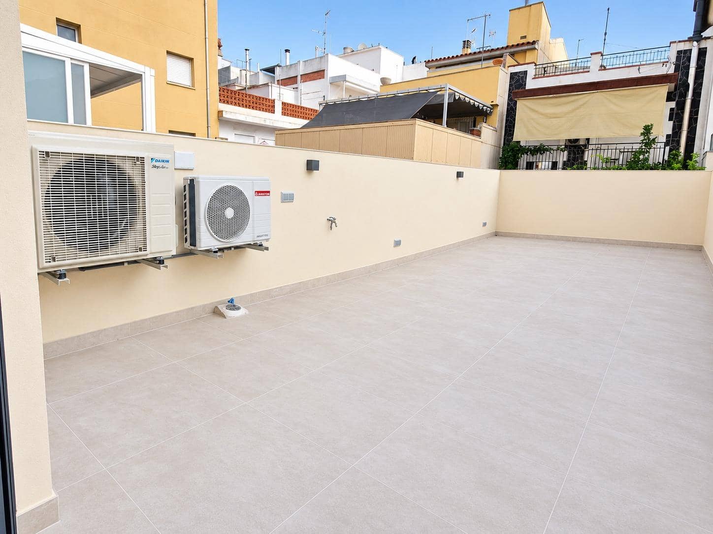 2 makuuhuone Huoneisto myytävänä paikassa Roses - 245 000 € (Ref: 9868530)