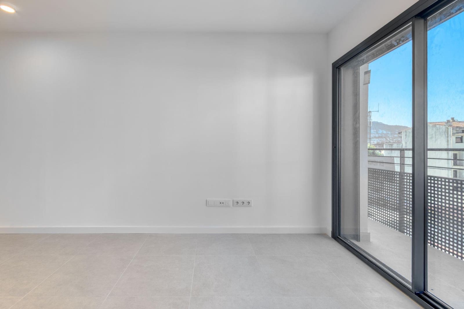 3 slaapkamer Appartement te koop in Roses - € 300.000 (Ref: 9868531)