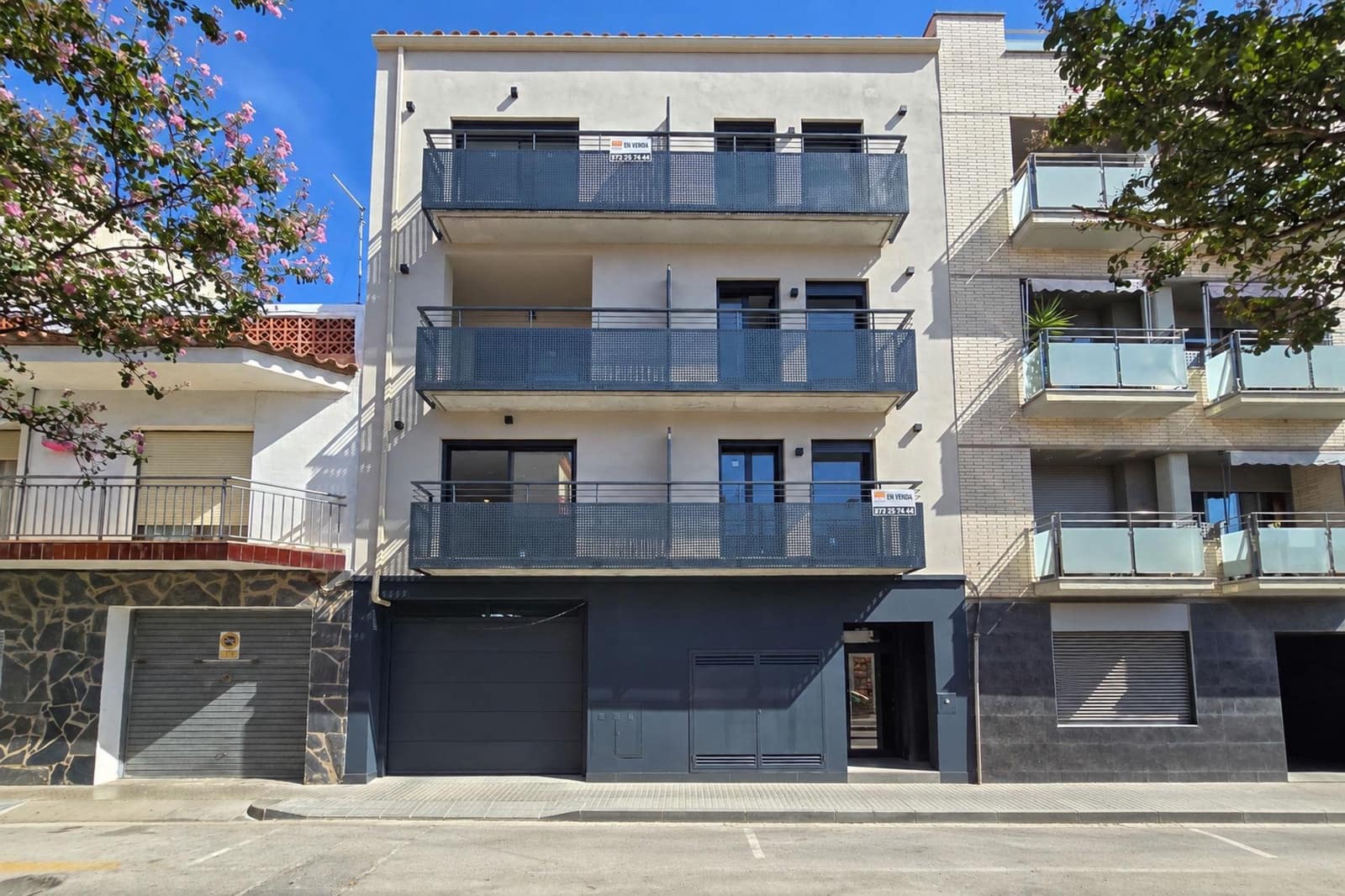 3 slaapkamer Appartement te koop in Roses - € 300.000 (Ref: 9868531)