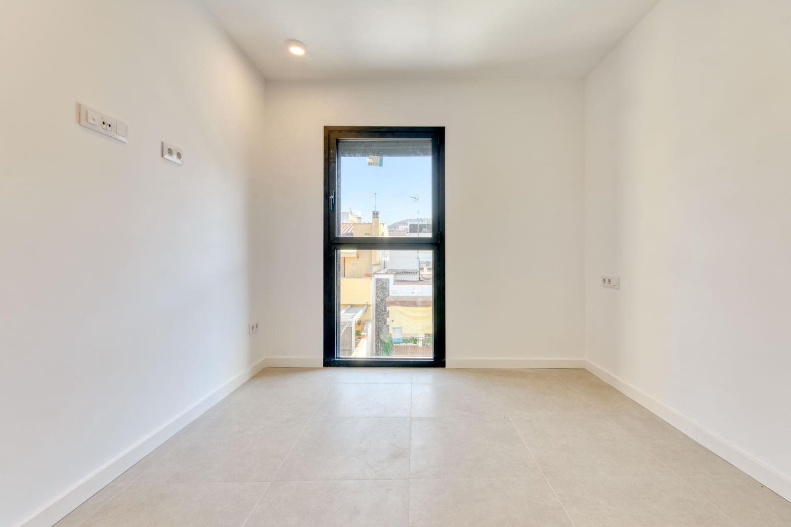 3 slaapkamer Appartement te koop in Roses - € 300.000 (Ref: 9868531)