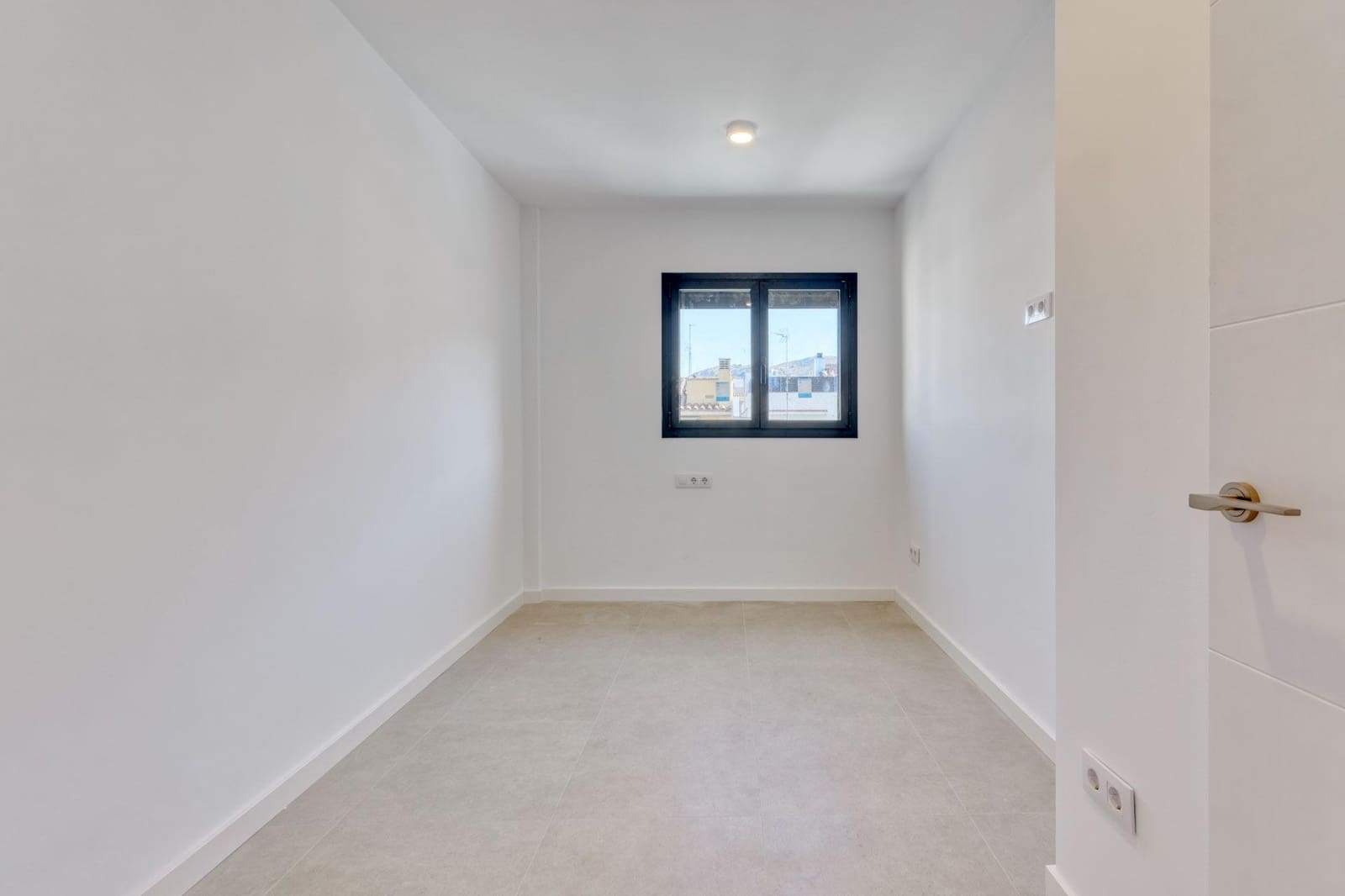 3 slaapkamer Appartement te koop in Roses - € 300.000 (Ref: 9868531)