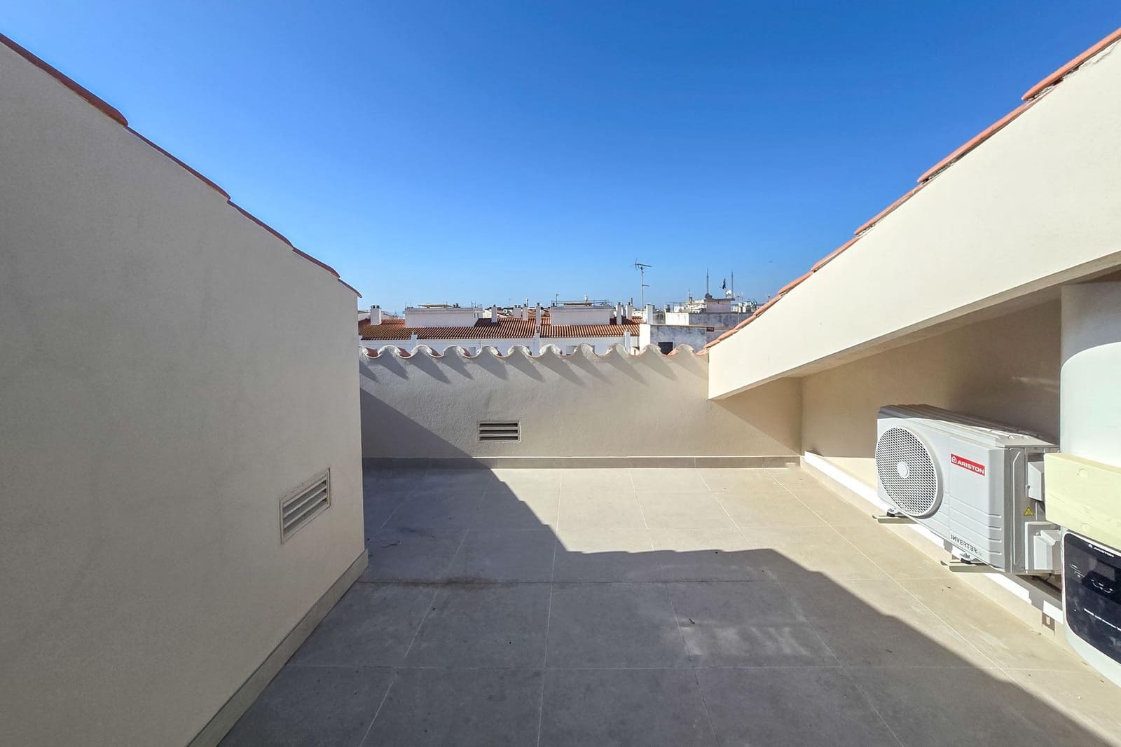 3 slaapkamer Appartement te koop in Roses - € 300.000 (Ref: 9868531)