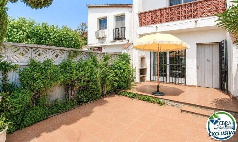 1 bedroom Townhouse for sale in Empuriabrava - € 130,000 (Ref: 9868533)