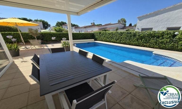 4 bedroom Villa for sale in Empuriabrava with pool garage - € 570,000 (Ref: 9878751)