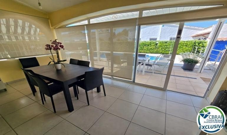 4 bedroom Villa for sale in Empuriabrava with pool garage - € 570,000 (Ref: 9878751)