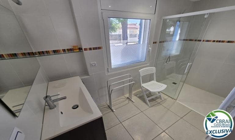 4 bedroom Villa for sale in Empuriabrava with pool garage - € 570,000 (Ref: 9878751)