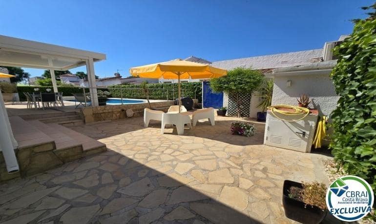 4 bedroom Villa for sale in Empuriabrava with pool garage - € 570,000 (Ref: 9878751)