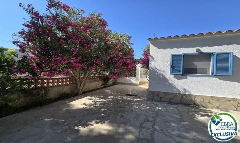 4 bedroom Villa for sale in Empuriabrava with pool garage - € 570,000 (Ref: 9878751)