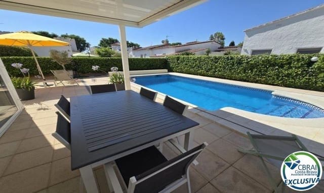 4 soverom Villa til salgs i Empuriabrava, Castelló d'Empúries med svømmebasseng garasje - € 570 000 (Ref: 9878751)