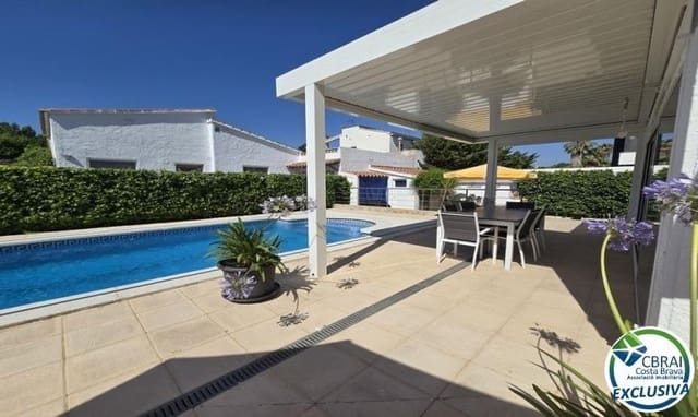 4 soverom Villa til salgs i Empuriabrava, Castelló d'Empúries med svømmebasseng garasje - € 570 000 (Ref: 9878751)