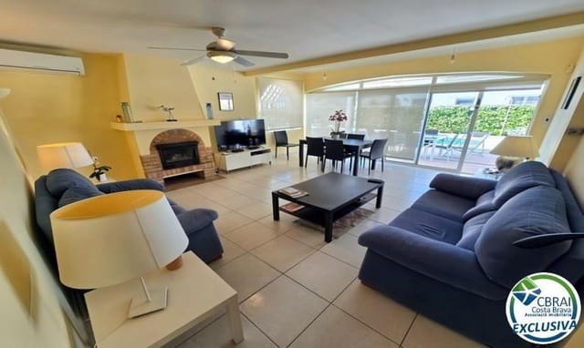 4 soverom Villa til salgs i Empuriabrava, Castelló d'Empúries med svømmebasseng garasje - € 570 000 (Ref: 9878751)