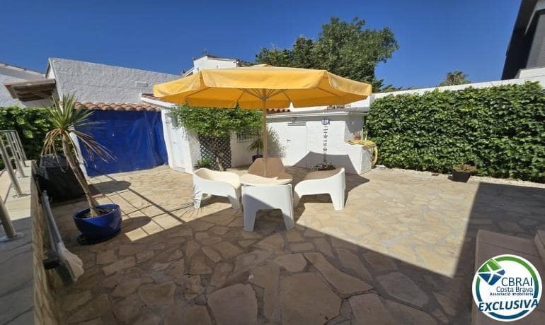 4 bedroom Villa for sale in Empuriabrava with pool garage - € 570,000 (Ref: 9878751)