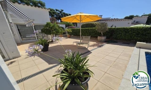 4 soverom Villa til salgs i Empuriabrava, Castelló d'Empúries med svømmebasseng garasje - € 570 000 (Ref: 9878751)