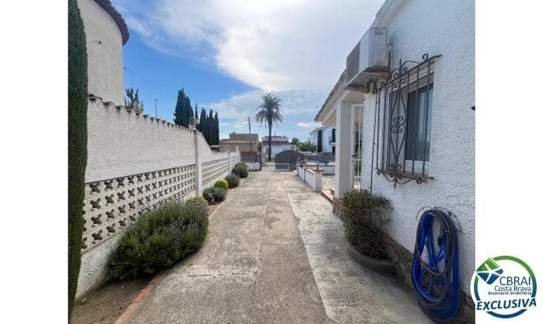 2 slaapkamer Bungalow te koop in Empuriabrava met garage - € 379.000 (Ref: 9884733)