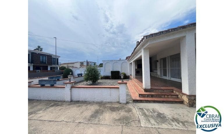 2 slaapkamer Bungalow te koop in Empuriabrava met garage - € 379.000 (Ref: 9884733)