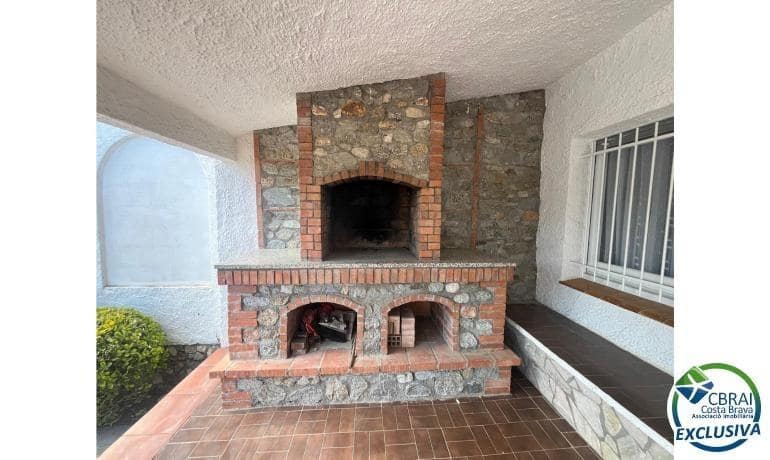 2 slaapkamer Bungalow te koop in Empuriabrava met garage - € 379.000 (Ref: 9884733)
