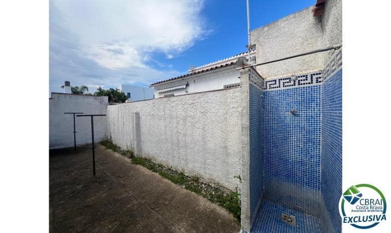 2 slaapkamer Bungalow te koop in Empuriabrava met garage - € 379.000 (Ref: 9884733)