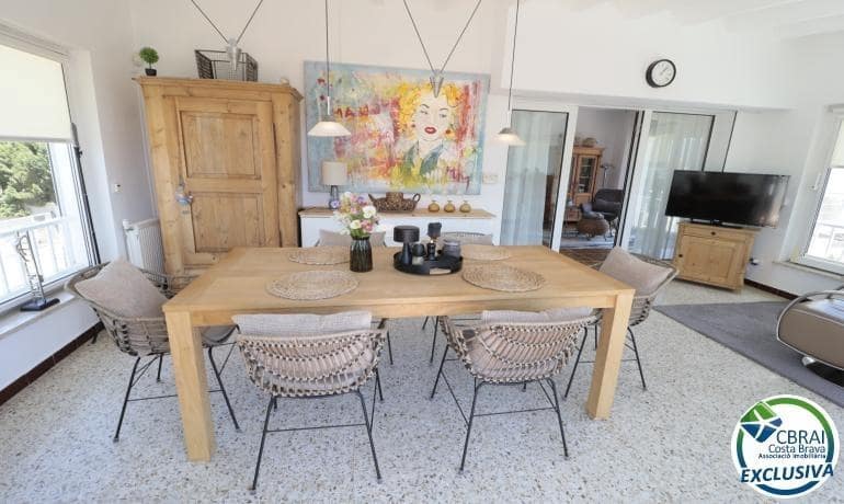 Chalet de 4 habitaciones en Roses en venta con piscina garaje - 475.000 € (Ref: 9893798)