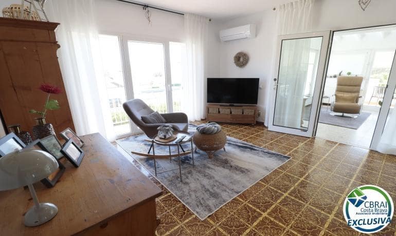 Chalet de 4 habitaciones en Roses en venta con piscina garaje - 475.000 € (Ref: 9893798)