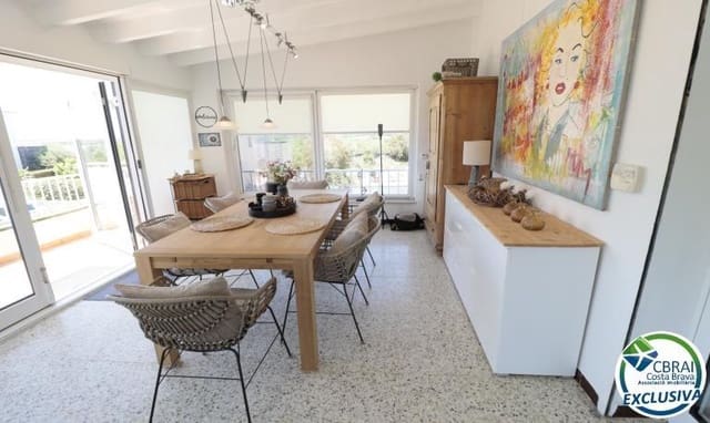 Chalet de 4 habitaciones en Roses en venta con piscina garaje - 475.000 € (Ref: 9893798)