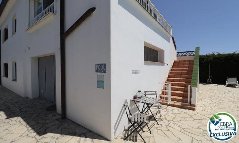 Chalet de 4 habitaciones en Roses en venta con piscina garaje - 475.000 € (Ref: 9893798)