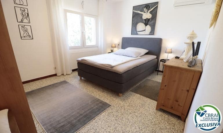 Chalet de 4 habitaciones en Roses en venta con piscina garaje - 475.000 € (Ref: 9893798)