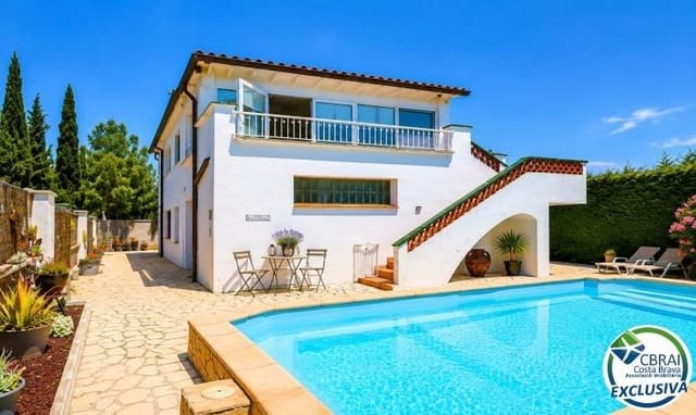 Chalet de 4 habitaciones en Roses en venta con piscina garaje - 475.000 € (Ref: 9893798)