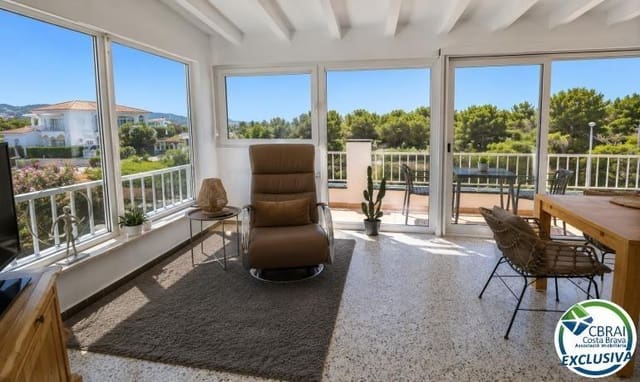 Chalet de 4 habitaciones en Roses en venta con piscina garaje - 475.000 € (Ref: 9893798)