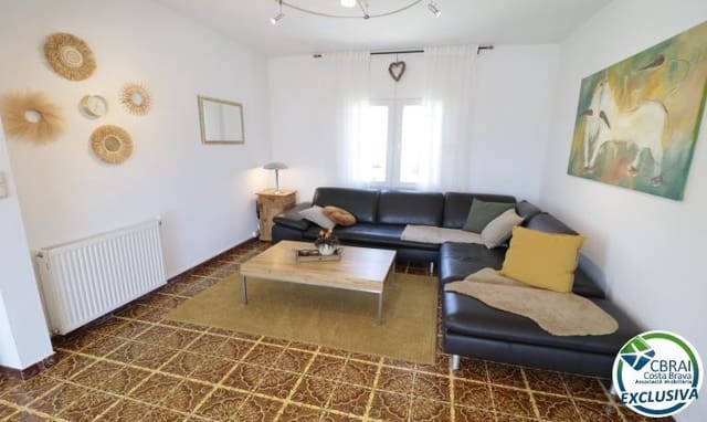 Chalet de 4 habitaciones en Roses en venta con piscina garaje - 475.000 € (Ref: 9893798)