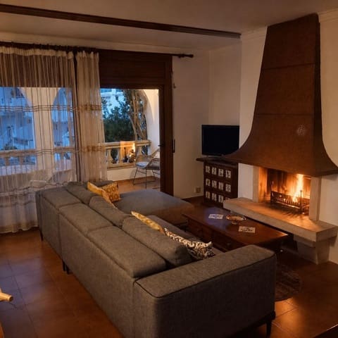2 bedroom Townhouse for rent in Empuriabrava, Castelló d'Empúries - € 1,800 (Ref: 9896273)