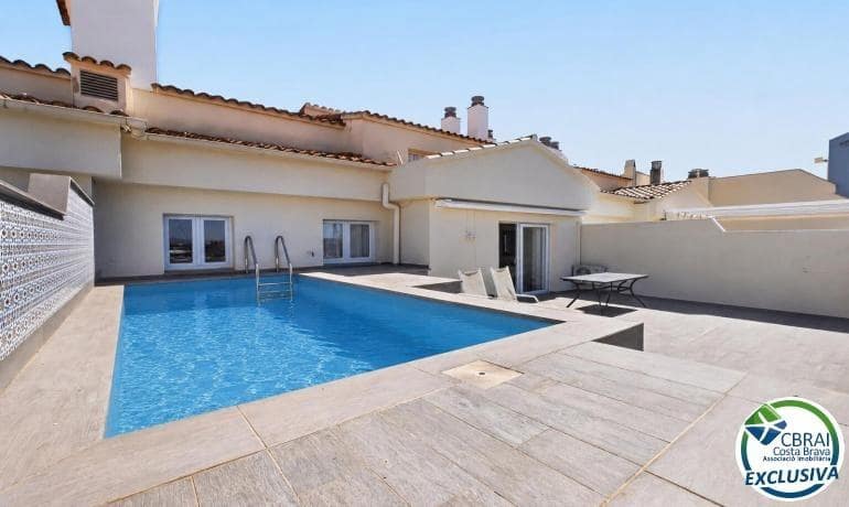 3 soveværelse Lejlighed til salg i Empuriabrava med swimmingpool - € 480.000 (Ref: 9900316)