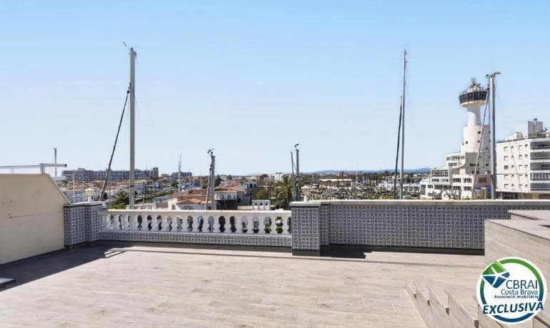 3 soveværelse Lejlighed til salg i Empuriabrava med swimmingpool - € 480.000 (Ref: 9900316)