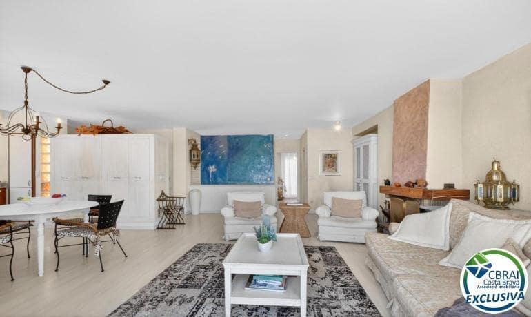 3 soveværelse Lejlighed til salg i Empuriabrava med swimmingpool - € 480.000 (Ref: 9900316)