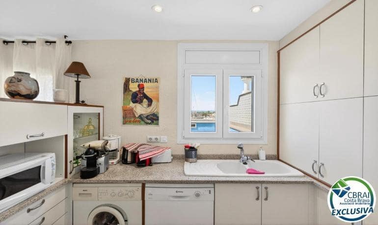 3 soveværelse Lejlighed til salg i Empuriabrava med swimmingpool - € 480.000 (Ref: 9900316)