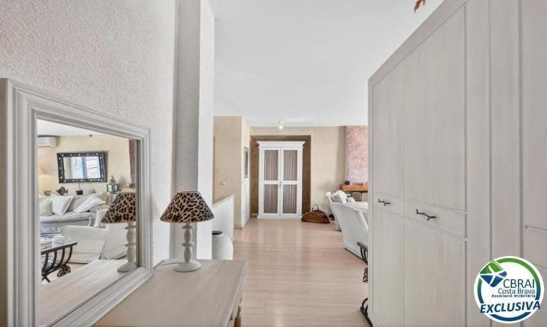 3 soveværelse Lejlighed til salg i Empuriabrava med swimmingpool - € 480.000 (Ref: 9900316)