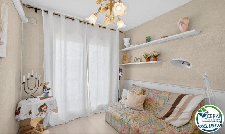 3 soveværelse Lejlighed til salg i Empuriabrava med swimmingpool - € 480.000 (Ref: 9900316)